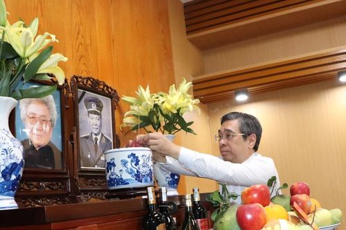 Lãnh đạo TPHCM thăm gia đình Đại tướng Lê Đức Anh và đồng chí Phạm Hùng