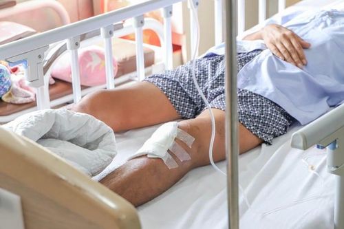 Cứu sống người đàn ông ở TP HCM nhiễm vi khuẩn 'ăn thịt người'