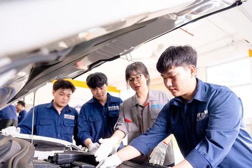Trường Đại học Công nghệ TPHCM kỉ niệm 30 năm thành lập