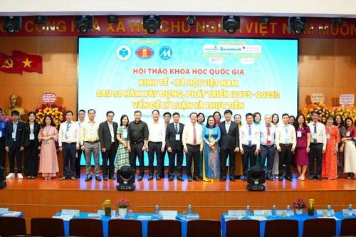 Hội thảo nhìn lại 50 năm kinh tế xã hội Việt Nam xây dựng và phát triển