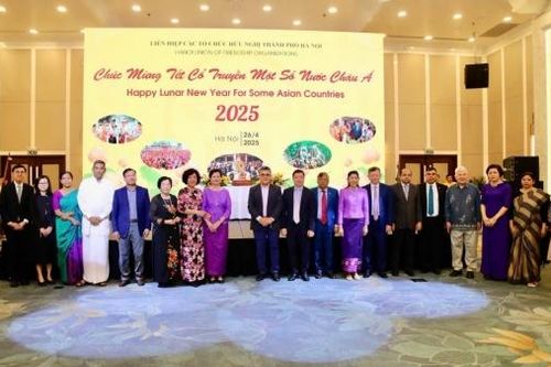 Đưa không khí Tết cổ truyền một số nước châu Á đến với Hà Nội giữa những ngày tháng Tư lịch sử