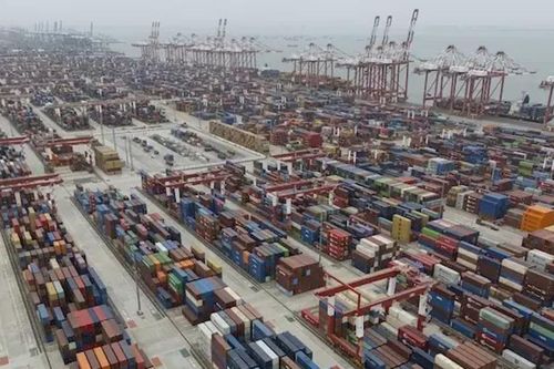 Sự sụt giảm mạnh của container từ Trung Quốc: Dấu hiệu đáng lo ngại cho chuỗi cung ứng