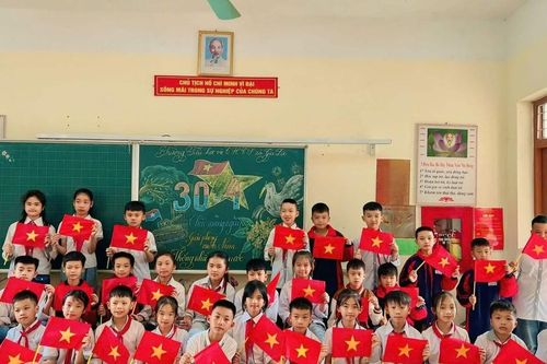 Sôi nổi hoạt động kỷ niệm ngày 'Thống nhất non sông' trong trường học