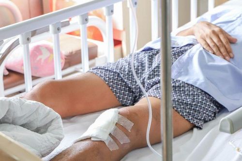 Vi khuẩn 'ăn thịt người' từ chân tấn công phổi người đàn ông
