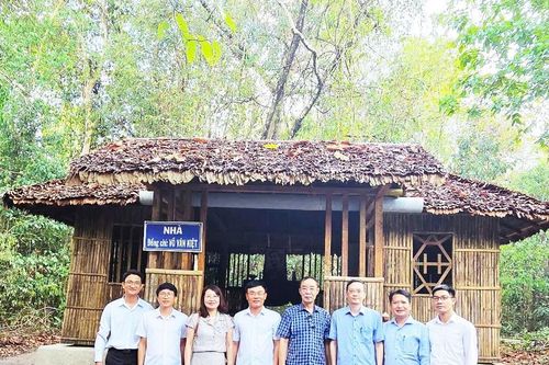 Đoàn công tác của Bộ Tư pháp về nguồn, thăm Di tích lịch sử Căn cứ Trung ương Cục miền Nam