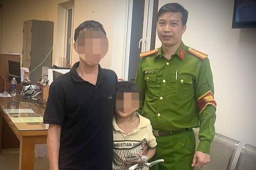 Một học sinh lớp 3 bị lạc trên hành trình đạp xe vào TPHCM xem diễu binh, diễu hành