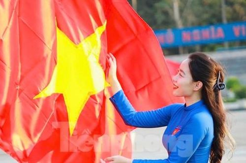 Khoảnh khắc đẹp của người trẻ dịp 30/4