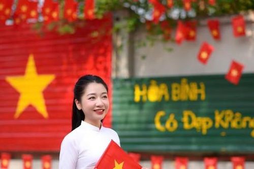 Hòa bình đẹp lắm 'phủ đỏ' muôn triệu trái tim