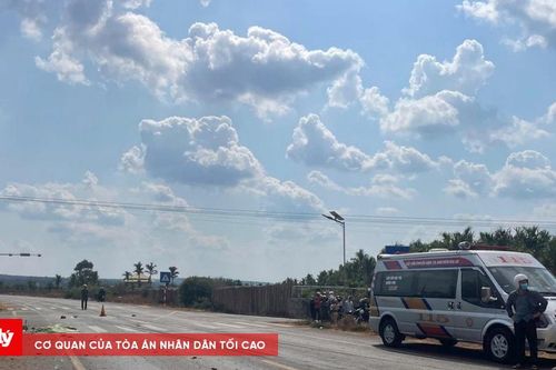 Va chạm với xe tải, hai vợ chồng đi xe máy tử vong