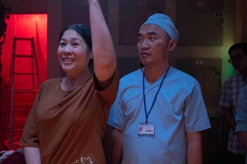 Phim của NSND Hồng Vân bất ngờ dừng chiếu, dàn diễn viên xin lỗi khán giả