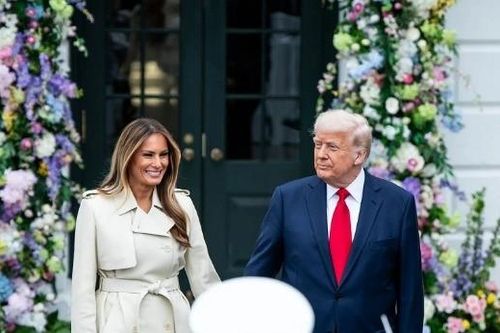 Ông Trump tiết lộ việc tổ chức sinh nhật cho vợ trên chuyên cơ