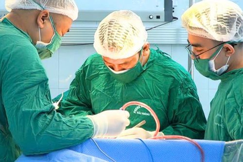 Mổ cấp cứu nam bệnh nhân bị đinh đâm xuyên hộp sọ ở Hải Phòng