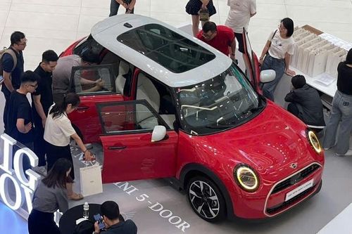 Bộ đôi MINI Cooper S giá hơn 2 tỷ: Xe sang cá tính nhưng không dành cho số đông