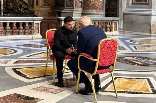 Hình ảnh ông Trump gặp riêng Tổng thống Ukraine Zelensky tại Vatican