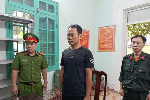 Phê chuẩn khởi tố 6 đối tượng khai thác gần 10.000m3 cát trái phép trên sông Hồng
