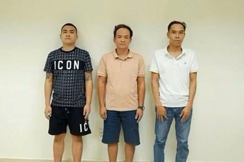 Tạm giữ hình sự 3 đối tượng cưỡng đoạt gỗ có giá trị lớn