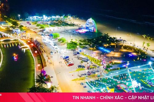 Đèn lồng sáng rực biển đêm Xuân Thành