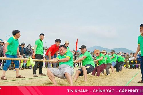 Sôi nổi giải kéo co chào mừng khai trương du lịch biển thị xã Kỳ Anh