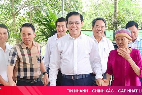 Chủ tịch UBND tỉnh thăm, tặng quà các Mẹ Việt Nam anh hùng