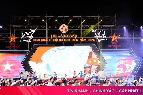 Tưng bừng khai hội du lịch biển Hà Tĩnh