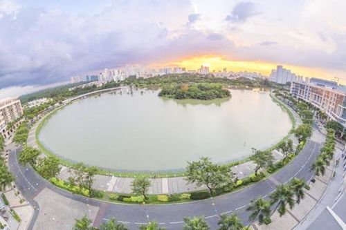 Lãng đãng bán nguyệt hồ, tản mạn chuyện văn chương