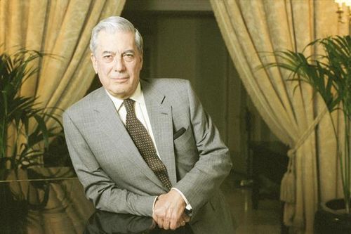 Mario Vargas Llosa: Người 'lộn trái' lịch sử