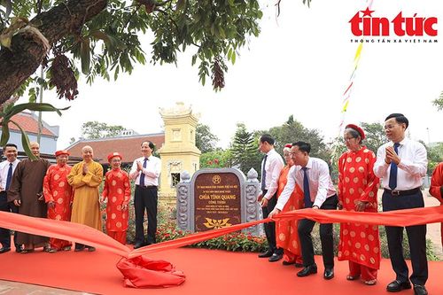 Hà Nội gắn biển công trình chào mừng ngày thống nhất đất nước