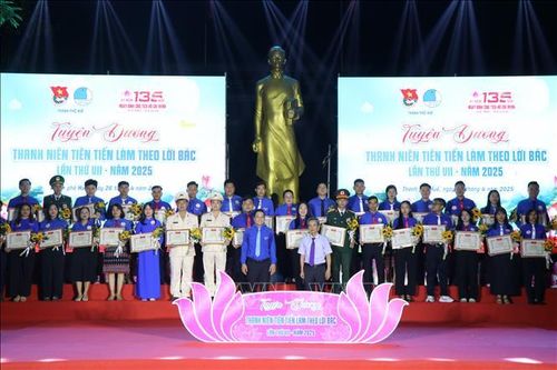 Tuyên dương Thanh niên tiên tiến làm theo lời Bác