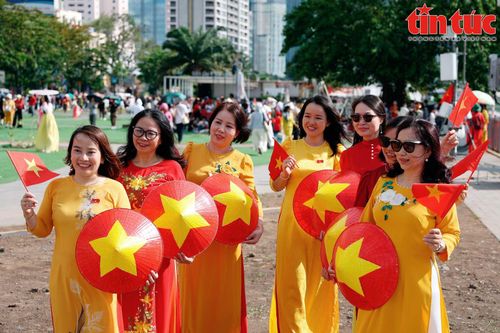 Truyền hình Caribe tôn vinh chiến thắng lịch sử 30/4