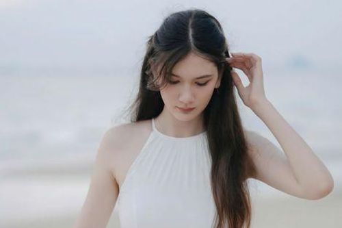 Ảnh đi biển xinh như thiên thần của em gái thủ môn Đặng Văn Lâm