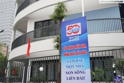 Hà Nội gắn biển nhiều công trình chào mừng 50 năm thống nhất đất nước