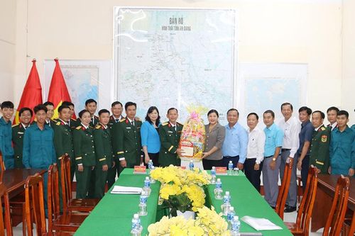 Lãnh đạo huyện Châu Thành thăm Ban Chỉ huy Quân sự huyện Châu Thành