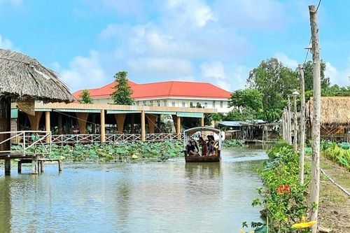 Thúc đẩy phát triển du lịch, bảo đảm tăng trưởng kinh tế hai con số