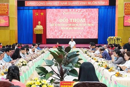 Cán bộ, hội viên phụ nữ đặt ra nhiều vấn đề thiết thực, chính đáng tại buổi đối thoại với Bí thư Tỉnh ủy