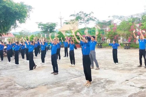 Thanh niên Kbang thi kỹ năng, đồng diễn chào mừng 30-4