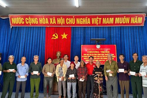 Phú Thiện, Đak Pơ gặp mặt, tặng quà cựu chiến binh, người có công với cách mạng