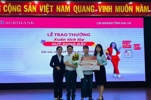 Trao thưởng cho 3 khách hàng trúng giải chương trình 'Xuân tích lũy- Quỹ đong đầy'