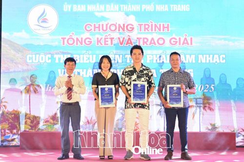 Nha Trang trao giải các cuộc thi chào mừng các ngày lễ lớn