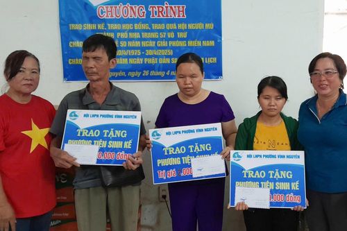 Hội Liên hiệp Phụ nữ phường Vĩnh Nguyên: Tặng 57 suất quà, phương tiện sinh kế cho người khiếm thị ở TP. Nha Trang