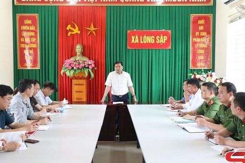 Đồng chí Giám đốc Công an tỉnh kiểm tra tuyến biên giới tại Mộc Châu, Vân Hồ