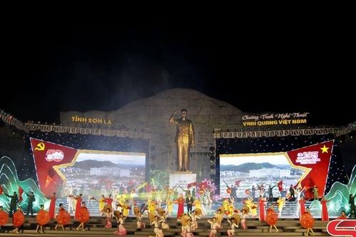 Chương trình nghệ thuật 'Vinh quang Việt Nam'