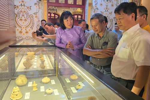 'Hành trình gốm Việt' tại Đại Nội Huế