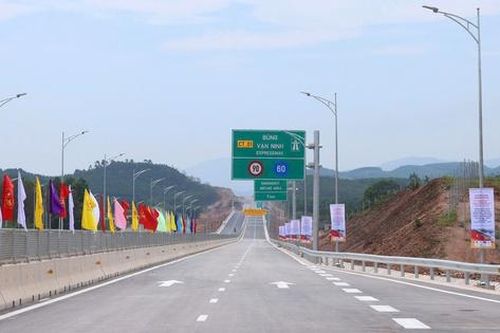 Cận cảnh 49km tuyến chính cao tốc Bùng - Vạn Ninh sắp đưa vào khai thác