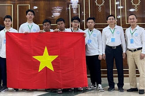 100% học sinh đoàn Việt Nam đạt huy chương vàng Olympic Toán quốc tế