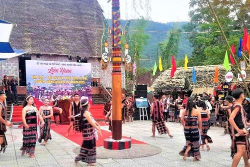 Sôi nổi 'Liên hoan Văn hóa - Thể thao và Phục dựng lễ hội truyền thống người Cơ Tu năm 2025'