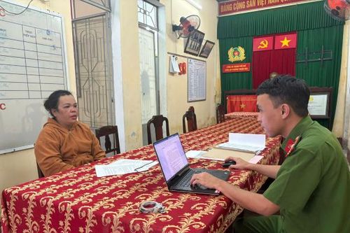 Bắt 'nữ quái' lừa đảo chiếm đoạt tiền của chủ tiệm cầm đồ