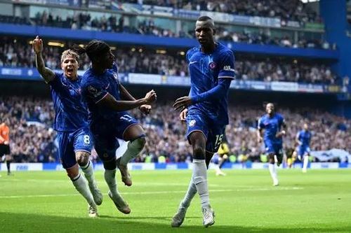 Chelsea kéo dài mạch bất bại tại giải Ngoại hạng Anh