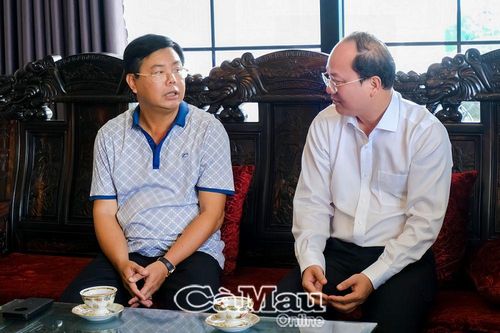 Bí thư Tỉnh ủy Nguyễn Hồ Hải thăm tặng quà nguyên Bí thư Tỉnh ủy Nguyễn Tiến Hải
