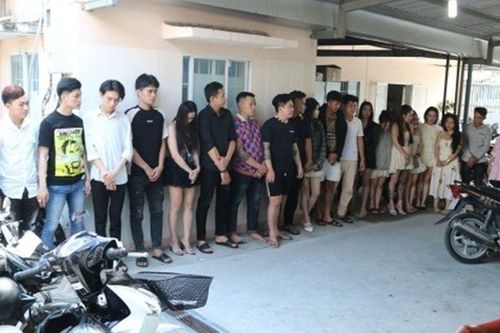 Đột nhập quán ăn, công an phát hiện sự thật thác loạn