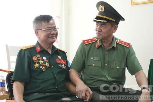 Trung tướng Lê Hồng Nam thăm hỏi, tri ân những người tham gia làm nên Đại thắng mùa Xuân 1975